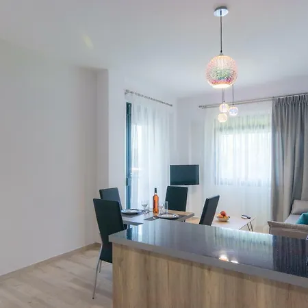 Apartment L&s House *